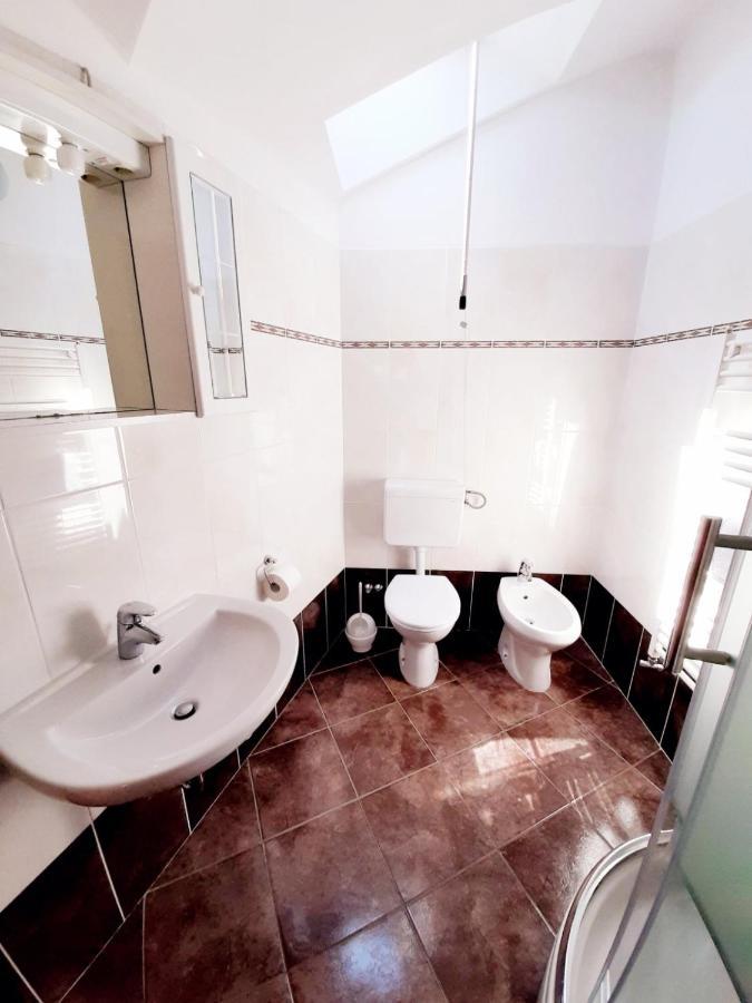 Apartments Izabela Muzic-Fornaric Cres Buitenkant foto