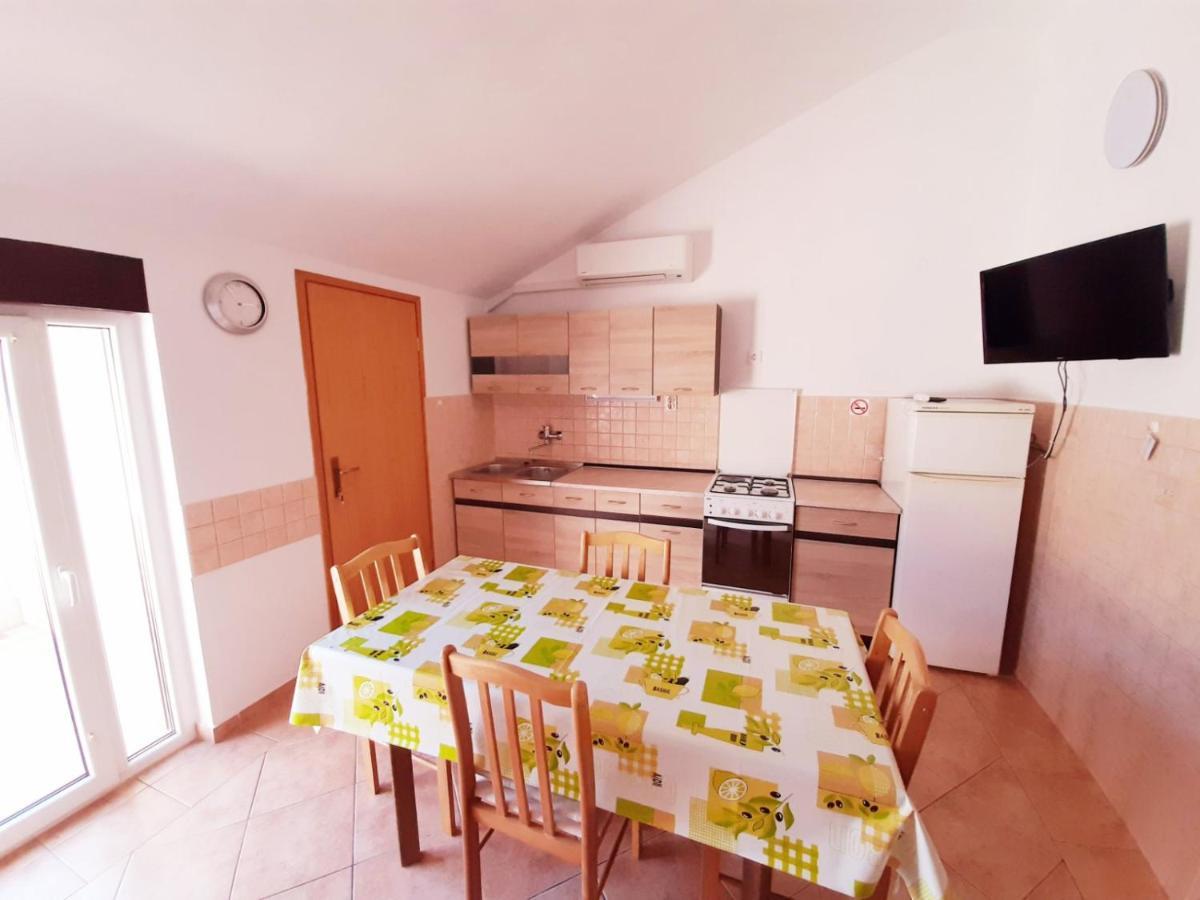 Apartments Izabela Muzic-Fornaric Cres Buitenkant foto