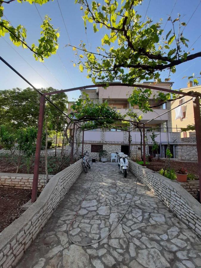 Apartments Izabela Muzic-Fornaric Cres Buitenkant foto