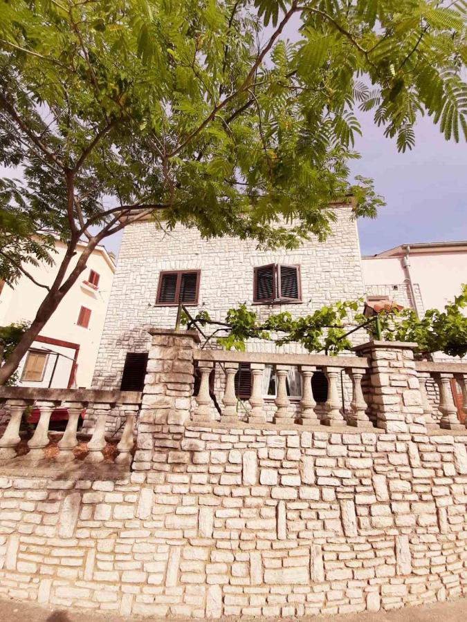 Apartments Izabela Muzic-Fornaric Cres Buitenkant foto