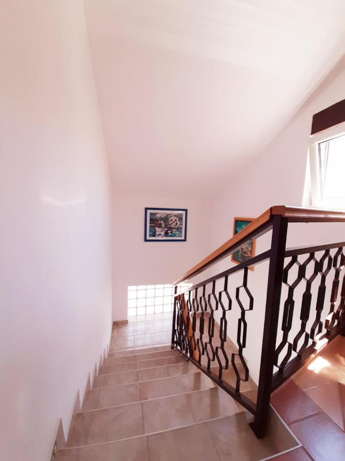 Apartments Izabela Muzic-Fornaric Cres Buitenkant foto
