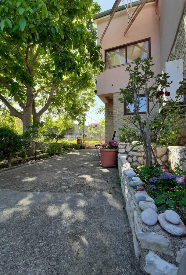Apartments Izabela Muzic-Fornaric Cres Buitenkant foto