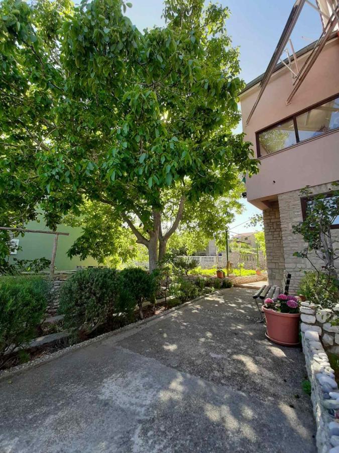 Apartments Izabela Muzic-Fornaric Cres Buitenkant foto