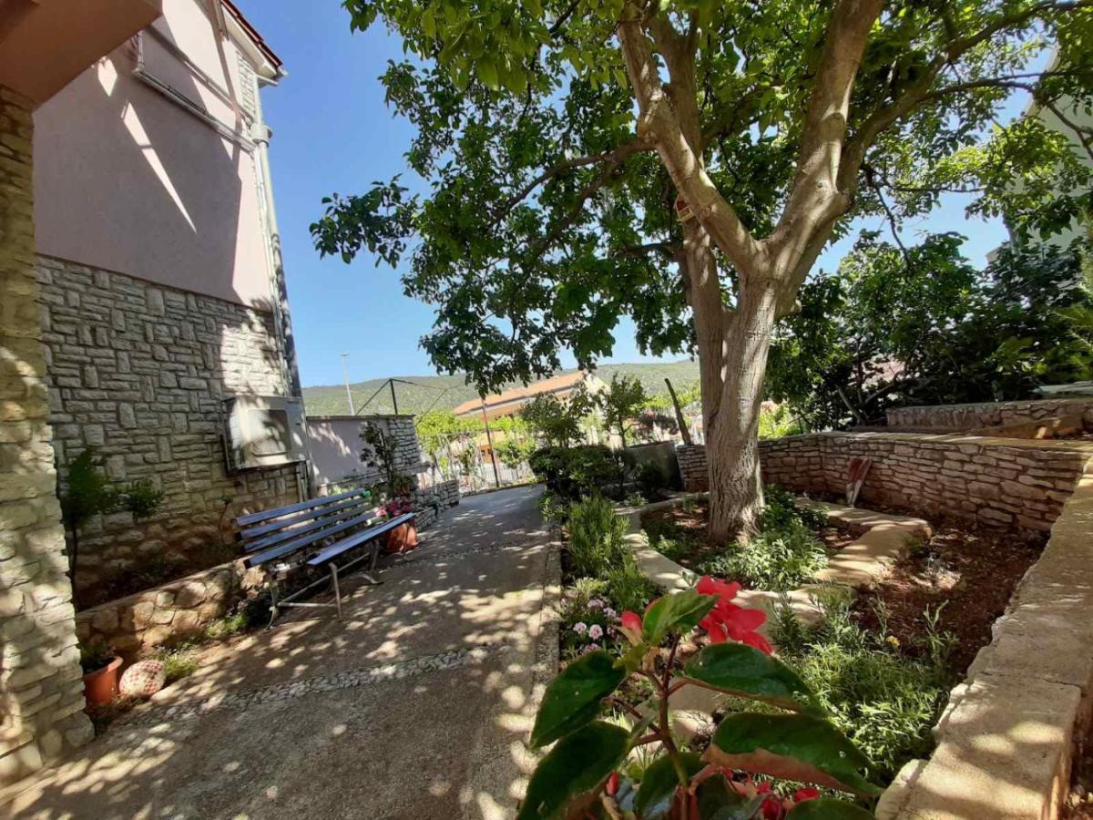 Apartments Izabela Muzic-Fornaric Cres Buitenkant foto
