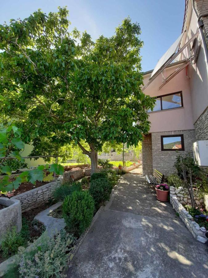 Apartments Izabela Muzic-Fornaric Cres Buitenkant foto