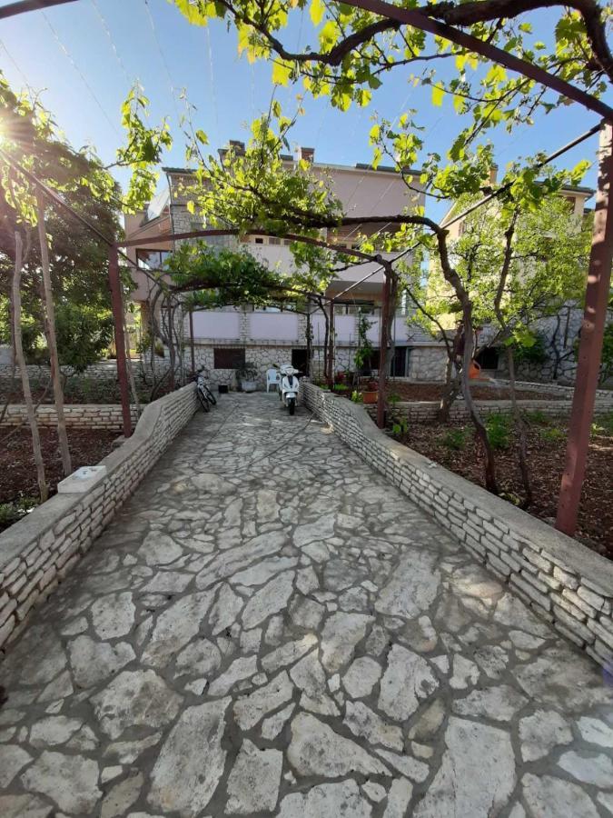 Apartments Izabela Muzic-Fornaric Cres Buitenkant foto