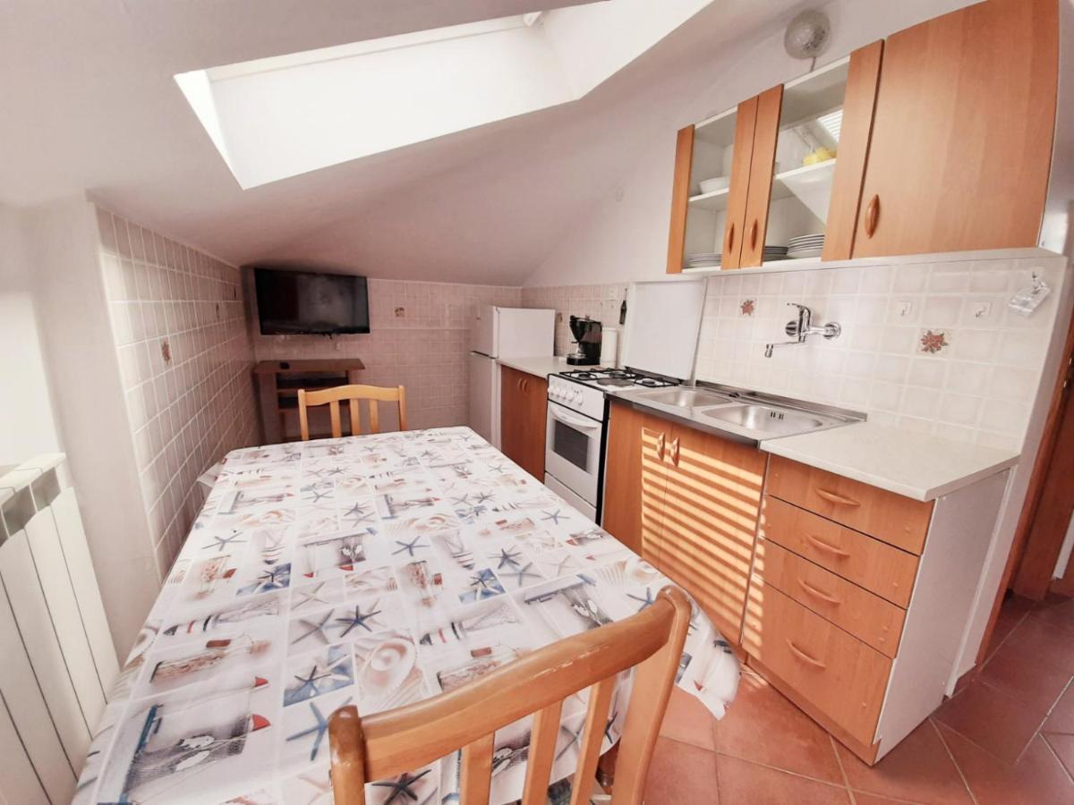 Apartments Izabela Muzic-Fornaric Cres Buitenkant foto
