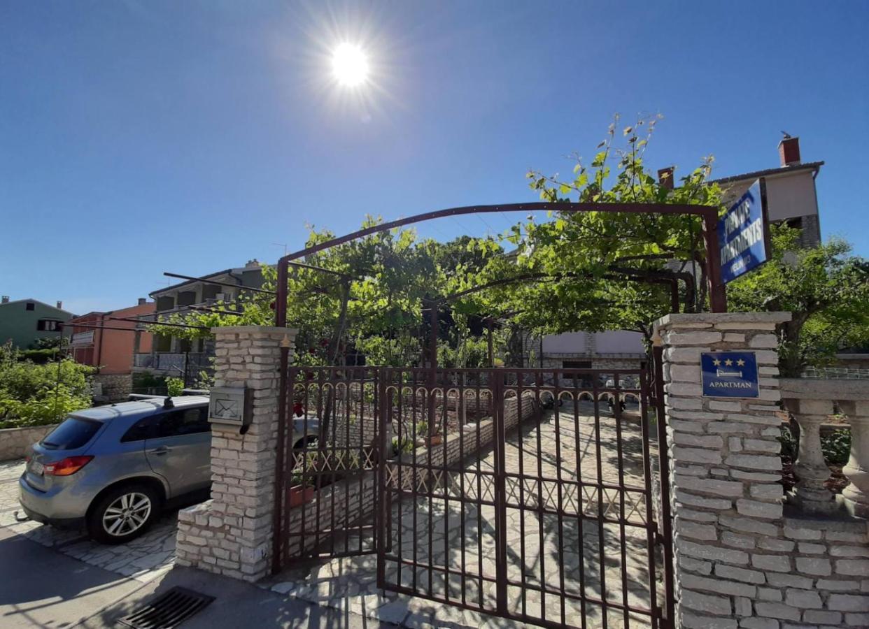 Apartments Izabela Muzic-Fornaric Cres Buitenkant foto