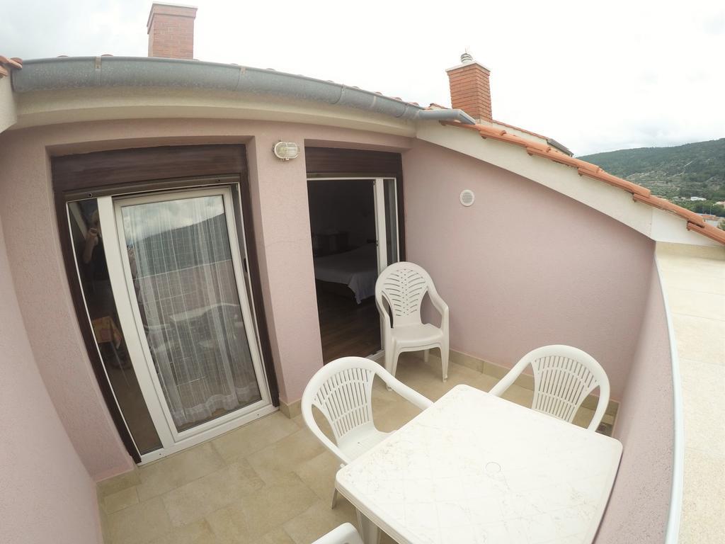 Apartments Izabela Muzic-Fornaric Cres Buitenkant foto
