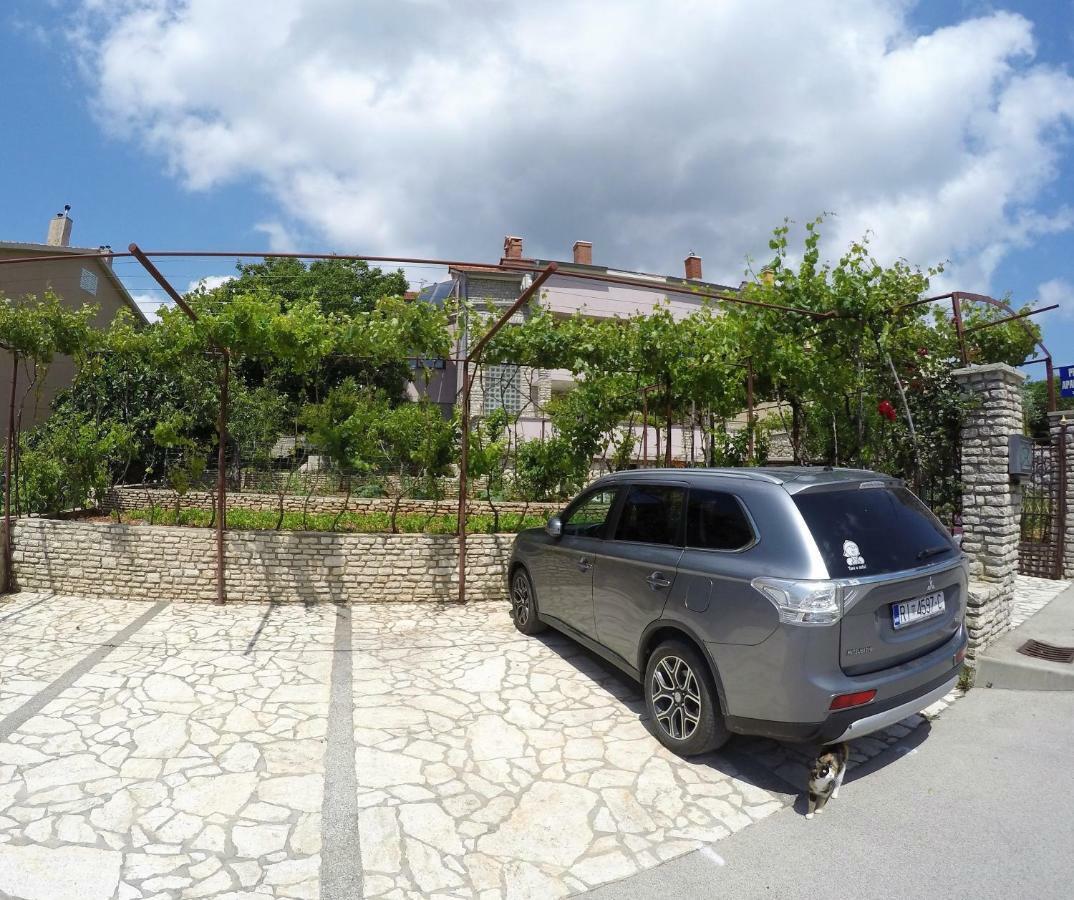 Apartments Izabela Muzic-Fornaric Cres Buitenkant foto